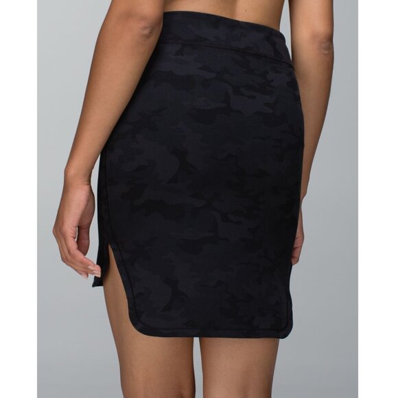 lululemon athletica Dresses & Skirts - Lululemon Black Camo City High-Low Mini Skirt Size 8 - Athleisure Casual Comfy